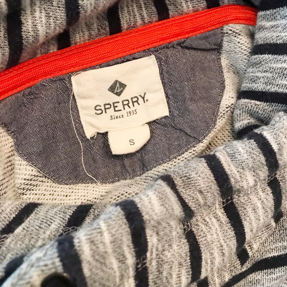 Sperry Hooded Sweatshirt-missing string - Picture 4 of 4